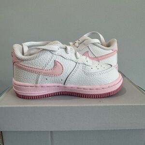 New in box Toddler Girls Nike Force1 shoes